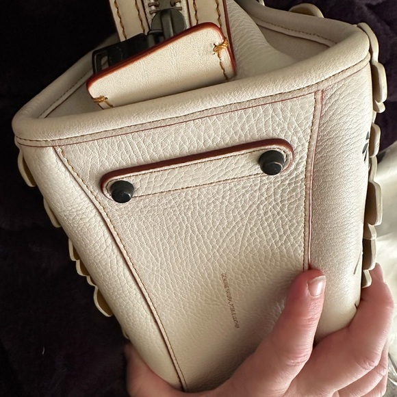 COACH Rogue 25 in Glovetanned Pebbled Leather with Wild Tea Rose Chalk - Picture 5 of 15